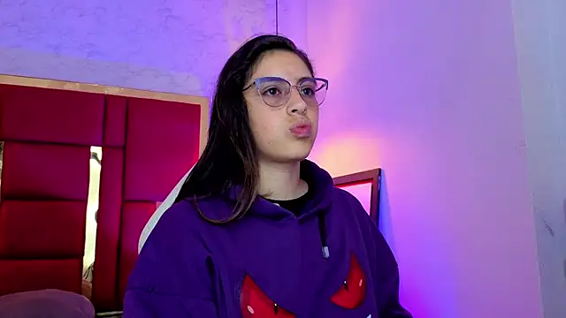 Snapshot of moon_winy chatting on May 24, 2026, 12:10 pm moon winy online show from May 24, 2026, 12:10 pm