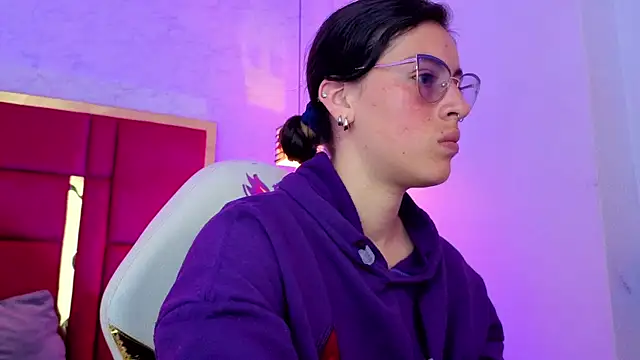 Snapshot of moon_winy chatting on June 10, 2026, 12:37 pm moon winy online show from June 10, 2026, 12:37 pm