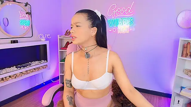 Miss koko  online show from December 2, 2025, 8:04 pm