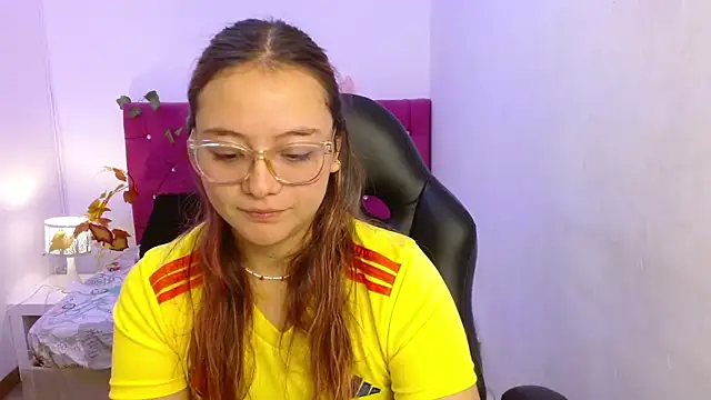 Snapshot of Red_Lola_ chatting on October 16, 2025, 12:50 pm Red Lola online show from October 16, 2025, 12:50 pm