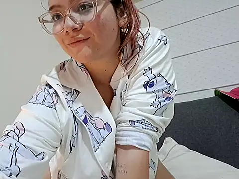 Snapshot of Red_Lola_ chatting on October 19, 2025, 4:46 am Red Lola online show from October 19, 2025, 4:46 am