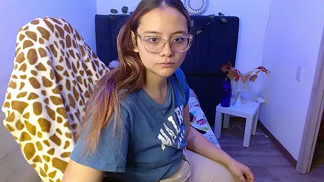 Snapshot of Red_Lola_ chatting on October 23, 2025, 1:10 pm Red Lola online show from October 23, 2025, 1:10 pm