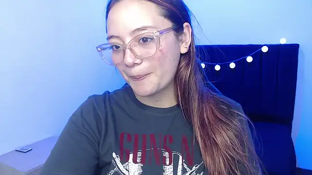 Snapshot of Red_Lola_ chatting on November 2, 2025, 2:19 pm Red Lola online show from November 2, 2025, 2:19 pm