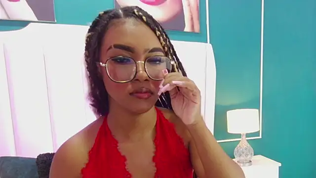 EmmaCourth online show from November 13, 2025, 7:46 pm