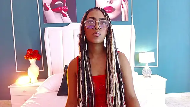 Snapshot of EmmaCourth chatting on November 16, 2025, 8:47 pm EmmaCourth online show from November 16, 2025, 8:47 pm