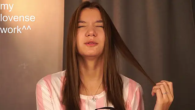 BrynnHolverson online show from October 26, 2025, 7:09 pm