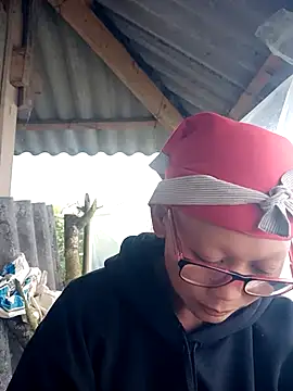 Snapshot of nui-show chatting on November 11, 2025, 8:47 am nui-show online show from November 11, 2025, 8:47 am