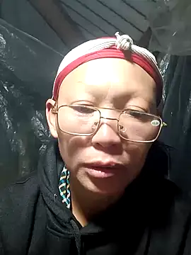 Snapshot of nui-show chatting on November 21, 2025, 1:43 pm nui-show online show from November 21, 2025, 1:43 pm