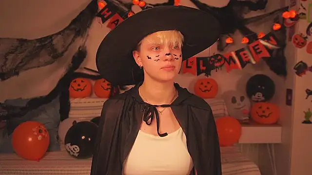 Snapshot of puffimini chatting on October 31, 2025, 1:01 pm puffimini online show from October 31, 2025, 1:01 pm