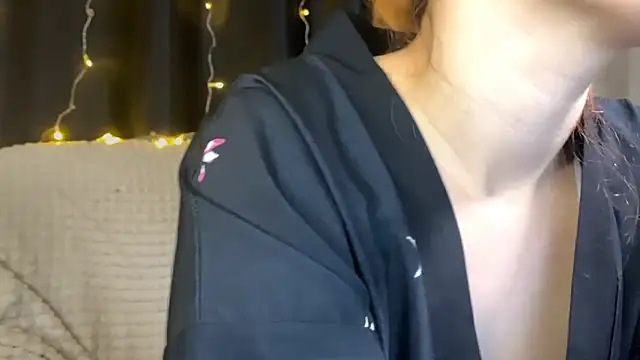 Snapshot of Veksal1a chatting on November 23, 2025, 4:56 am Veksal1a online show from November 23, 2025, 4:56 am