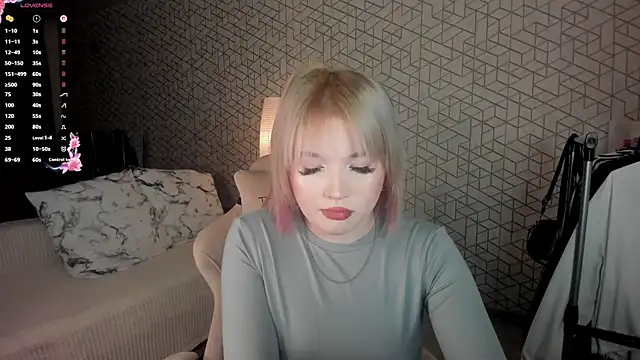 Snapshot of NayaValen chatting on January 10, 2026, 3:41 am NayaValen online show from January 10, 2026, 3:41 am