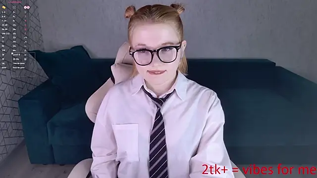NayaValen online show from June 19, 2026, 4:22 pm