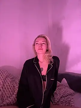 Snapshot of versediamond chatting on November 26, 2025, 12:00 am versediamond online show from November 26, 2025, 12:00 am