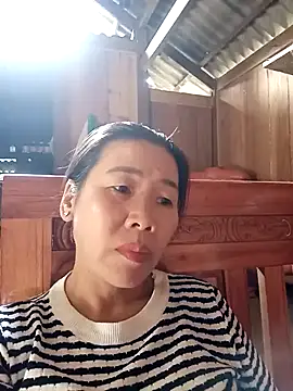 tabby-cat11 online show from October 22, 2025, 3:29 am