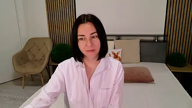 DitaNoir online show from July 13, 2026, 5:43 am