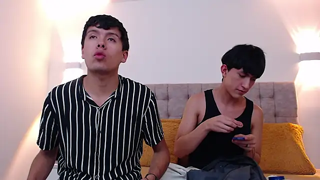 Snapshot of hoot_booys_ chatting on November 14, 2025, 9:02 pm hoot booys online show from November 14, 2025, 9:02 pm