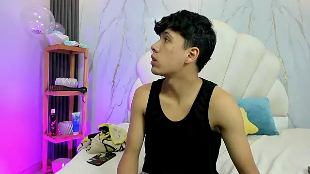 hoot booys  online show from March 13, 2026, 4:19 am