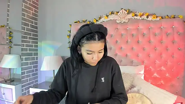 TanyaBello online show from May 5, 2026, 4:53 am