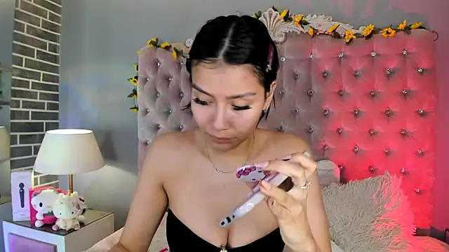 TanyaBello online show from August 3, 2026, 10:24 pm