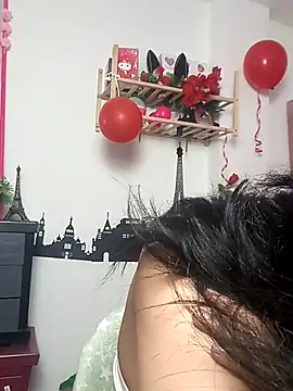 petite coral online show from February 27, 2026, 3:39 am