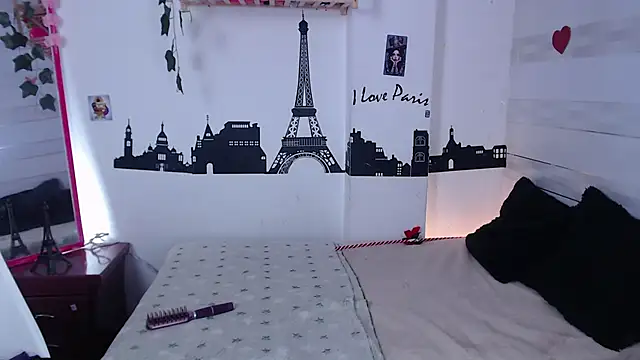 petite coral online show from April 30, 2026, 3:24 am