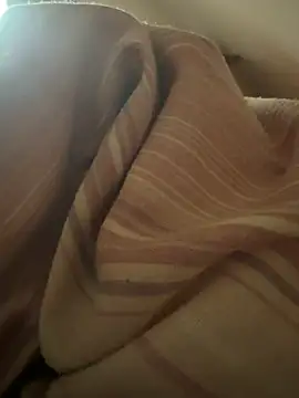 kinkysarahx online show from November 28, 2025, 8:17 am