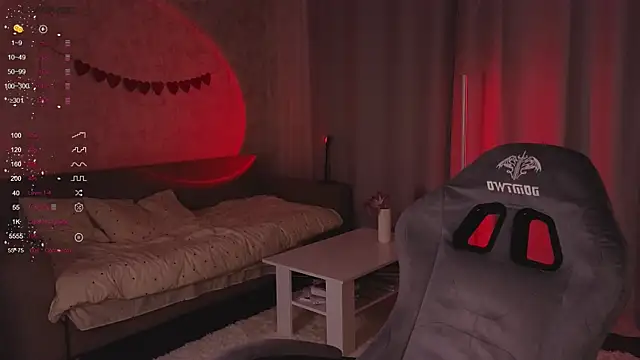 Snapshot of EvelynSin chatting on November 16, 2025, 11:16 am EvelynSin online show from November 16, 2025, 11:16 am