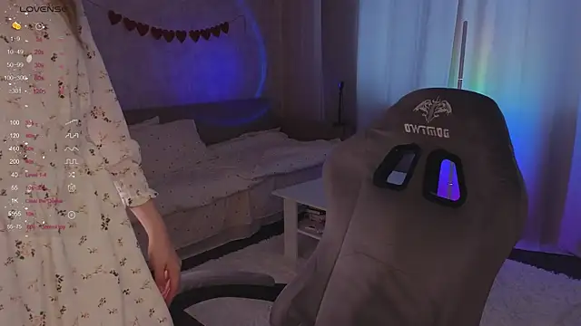 Snapshot of EvelynSin chatting on November 19, 2025, 6:35 am EvelynSin online show from November 19, 2025, 6:35 am