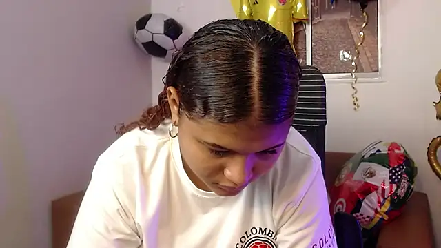 Snapshot of miel_alisha chatting on June 18, 2026, 12:20 pm miel alisha online show from June 18, 2026, 12:20 pm