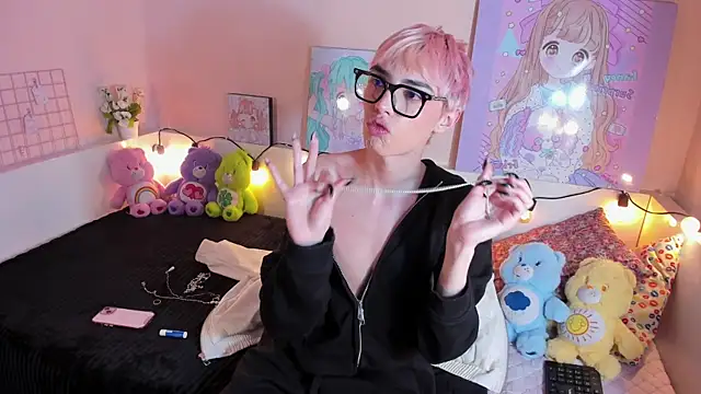 Strawberry Kitty  online show from November 13, 2025, 10:52 pm