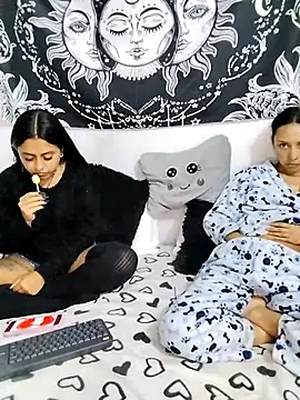 Snapshot of emily_n_abby chatting on May 19, 2026, 1:39 pm emily n abby online show from May 19, 2026, 1:39 pm
