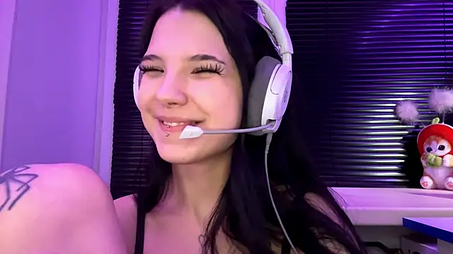 Snapshot of HanaMantanaDell chatting on December 13, 2025, 7:53 pm HanaMantanaDell online show from December 13, 2025, 7:53 pm