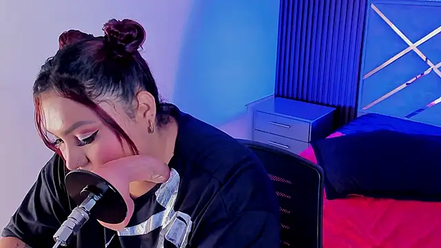 Snapshot of Halleyrosse chatting on November 13, 2025, 4:11 am Halleyrosse online show from November 13, 2025, 4:11 am