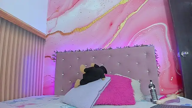 mia  blaze   online show from October 31, 2025, 3:29 am