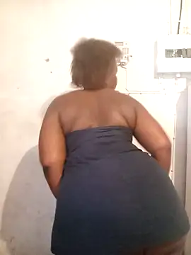 Snapshot of Roronae chatting on November 4, 2025, 9:41 am Roronae online show from November 4, 2025, 9:41 am