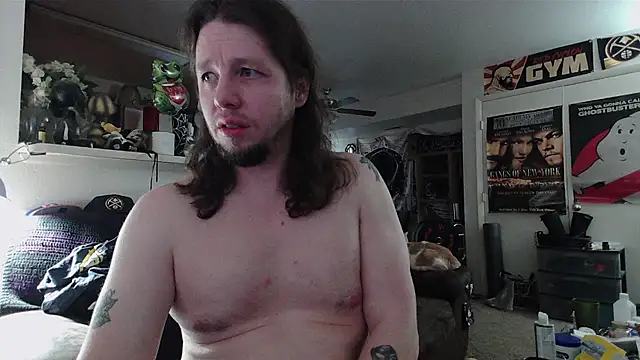 biggerisbetter12 online show from February 18, 2026, 11:01 pm