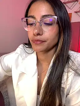 Snapshot of elegant__rouse chatting on May 28, 2026, 9:45 pm elegant rouse online show from May 28, 2026, 9:45 pm