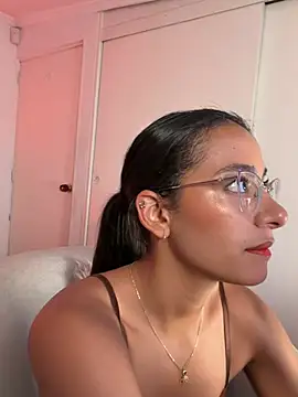Snapshot of elegant__rouse chatting on August 6, 2026, 9:17 pm elegant rouse online show from August 6, 2026, 9:17 pm