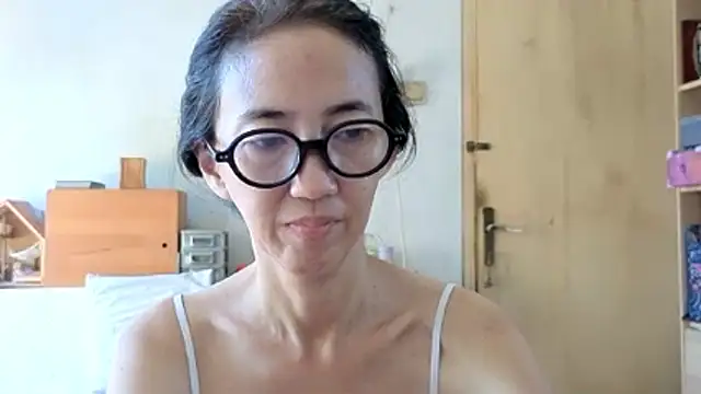 Snapshot of princessD077 chatting on May 8, 2026, 3:01 am princessD077 online show from May 8, 2026, 3:01 am
