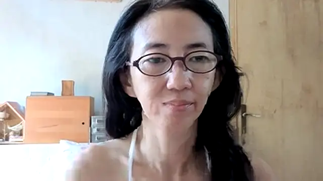 Snapshot of princessD077 chatting on May 9, 2026, 2:39 am princessD077 online show from May 9, 2026, 2:39 am