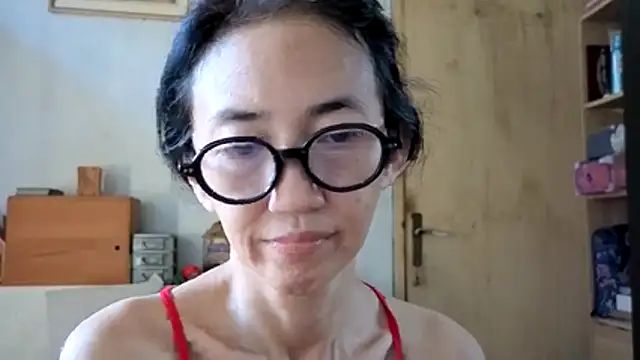 Snapshot of princessD077 chatting on May 10, 2026, 8:41 am princessD077 online show from May 10, 2026, 8:41 am