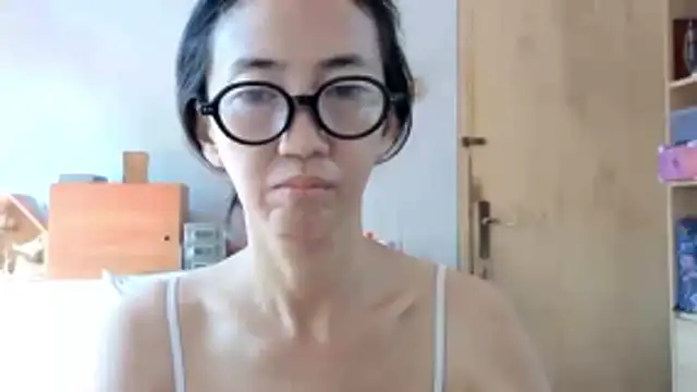 Snapshot of princessD077 chatting on May 17, 2026, 2:09 am princessD077 online show from May 17, 2026, 2:09 am