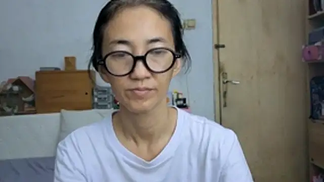 Snapshot of princessD077 chatting on May 19, 2026, 4:13 pm princessD077 online show from May 19, 2026, 4:13 pm