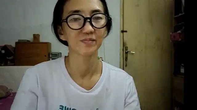 Snapshot of princessD077 chatting on May 23, 2026, 4:44 pm princessD077 online show from May 23, 2026, 4:44 pm