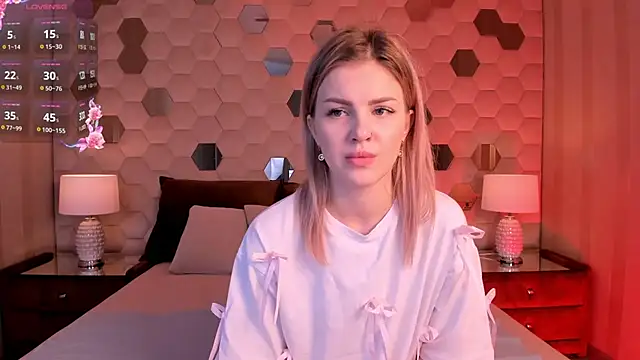 Snapshot of Naomi_Secret chatting on November 6, 2025, 7:37 pm Naomi Secret online show from November 6, 2025, 7:37 pm