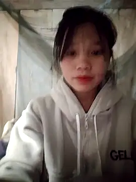 linh-miu99 online show from February 3, 2026, 6:22 am
