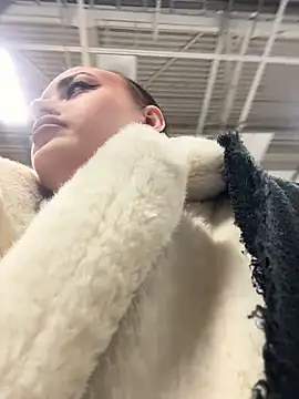 KiraSunshine online show from November 27, 2025, 4:14 am