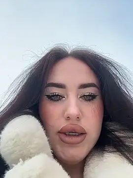 KiraSunshine online show from December 17, 2025, 4:07 am