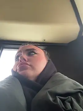 KiraSunshine online show from December 20, 2025, 3:46 am