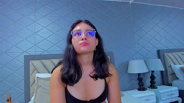 ViolettRouse online show from March 4, 2026, 3:51 pm